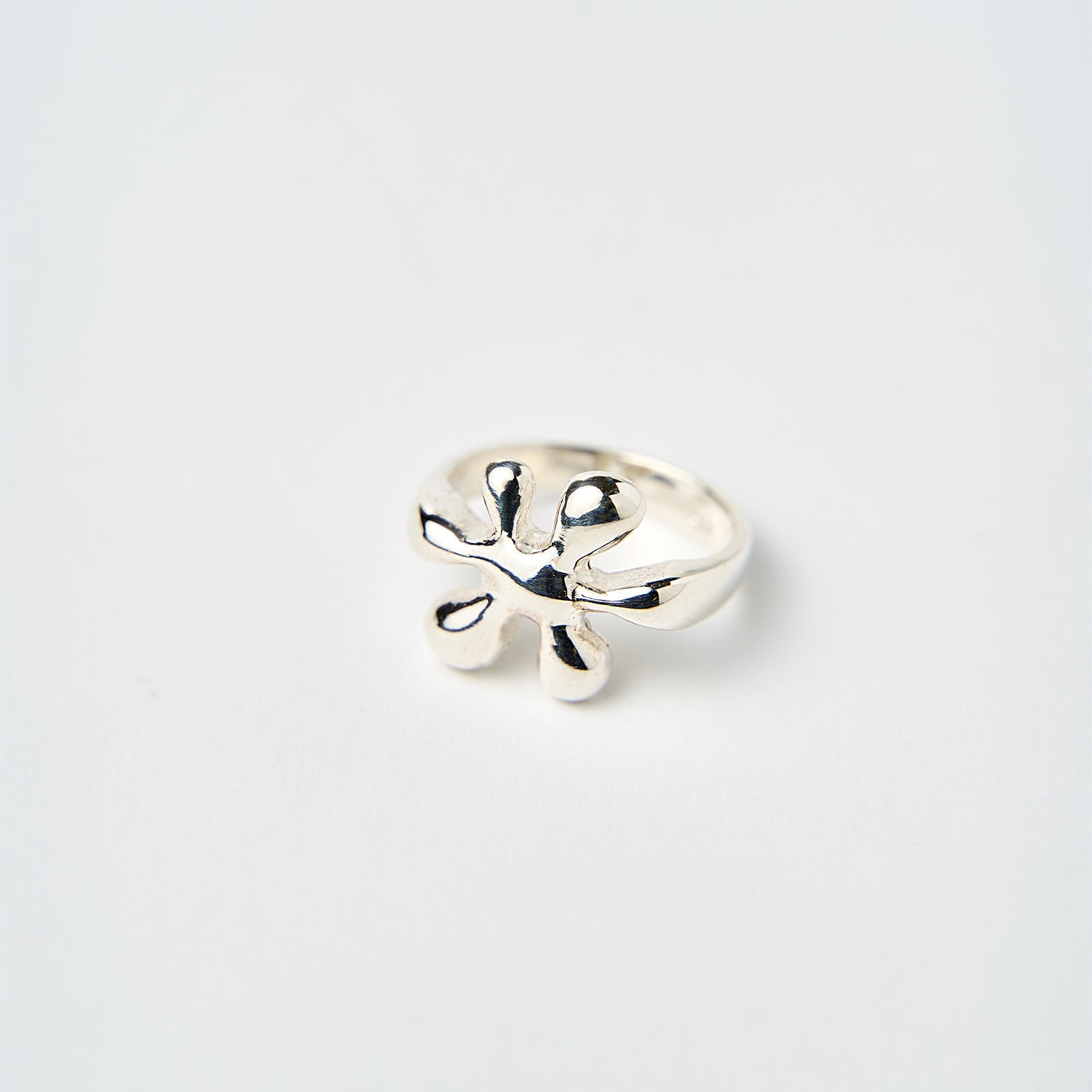 Ring met bloesem