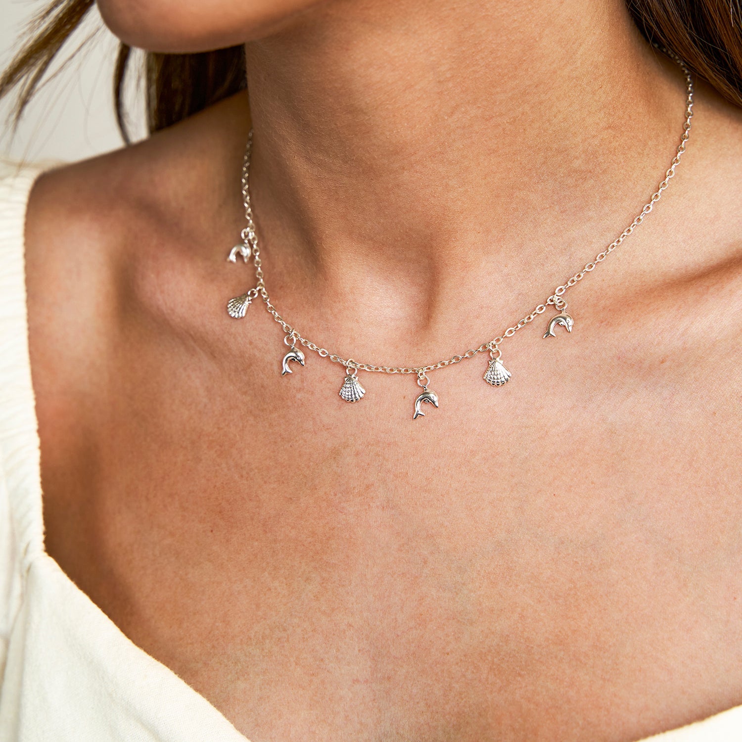 Ketting met schelpen en dolfijnen