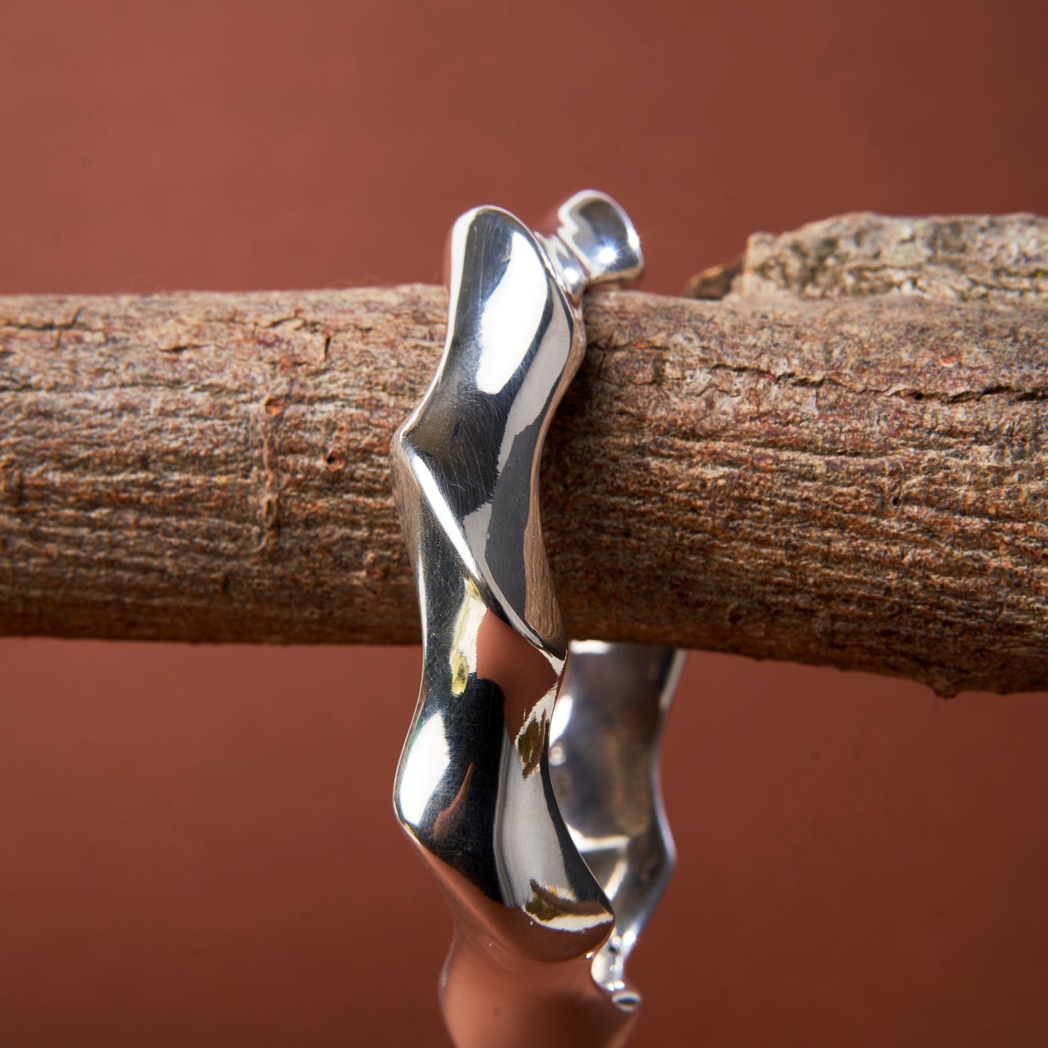 Armband in golvenvorm