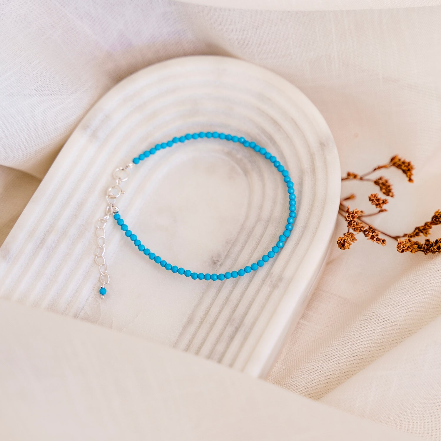 Armbanden met geslepen edelstenen