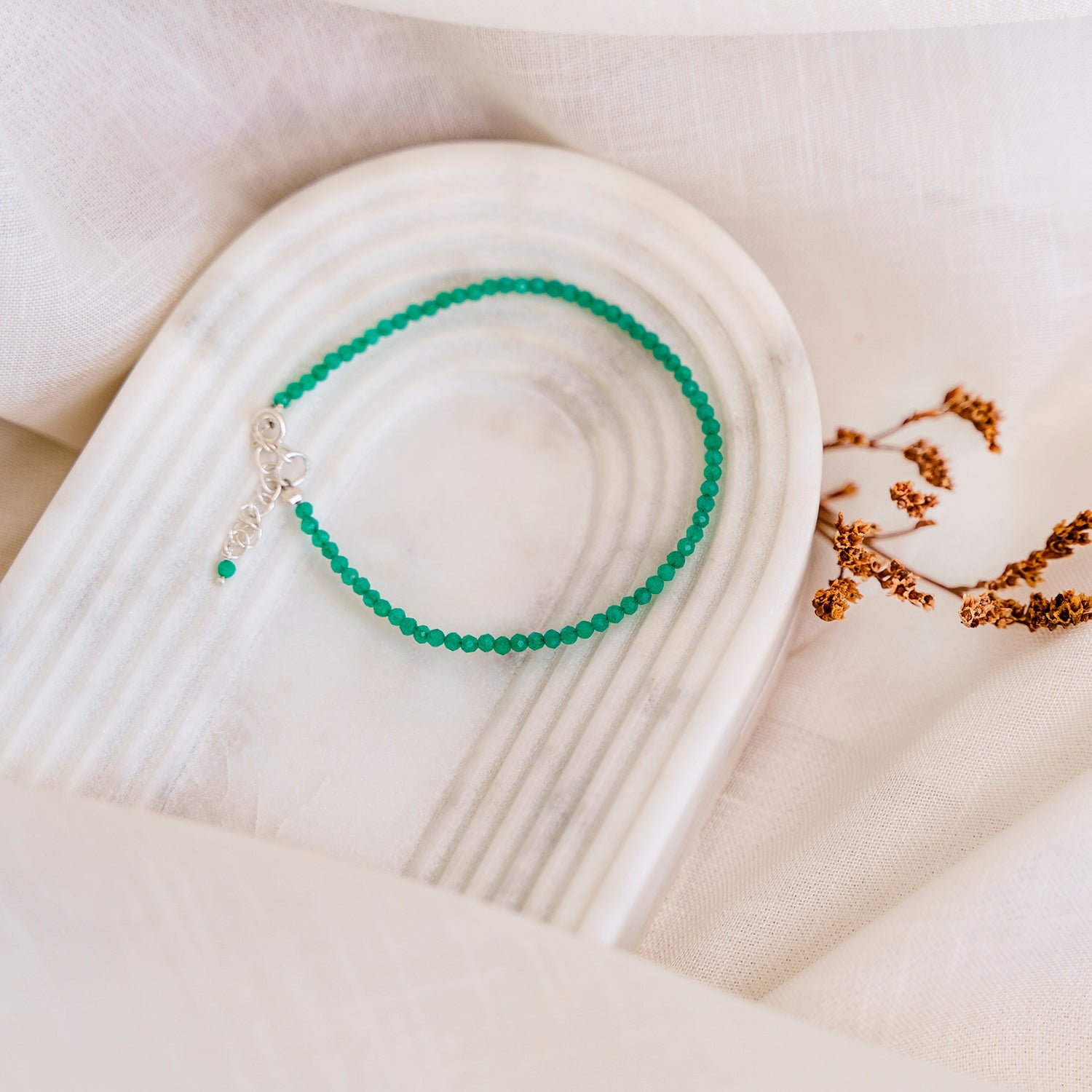 Armbanden met geslepen edelstenen