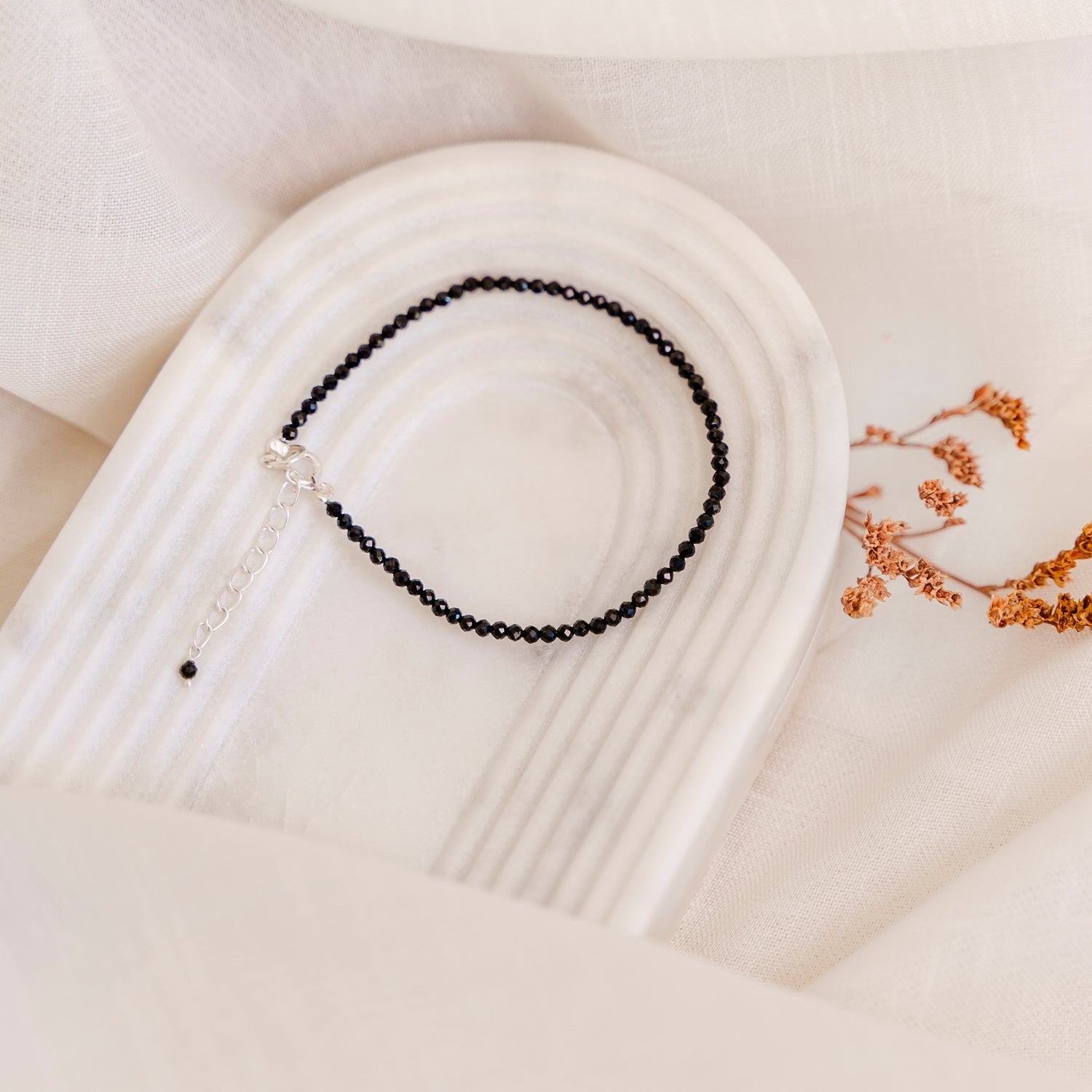 Armbanden met geslepen edelstenen