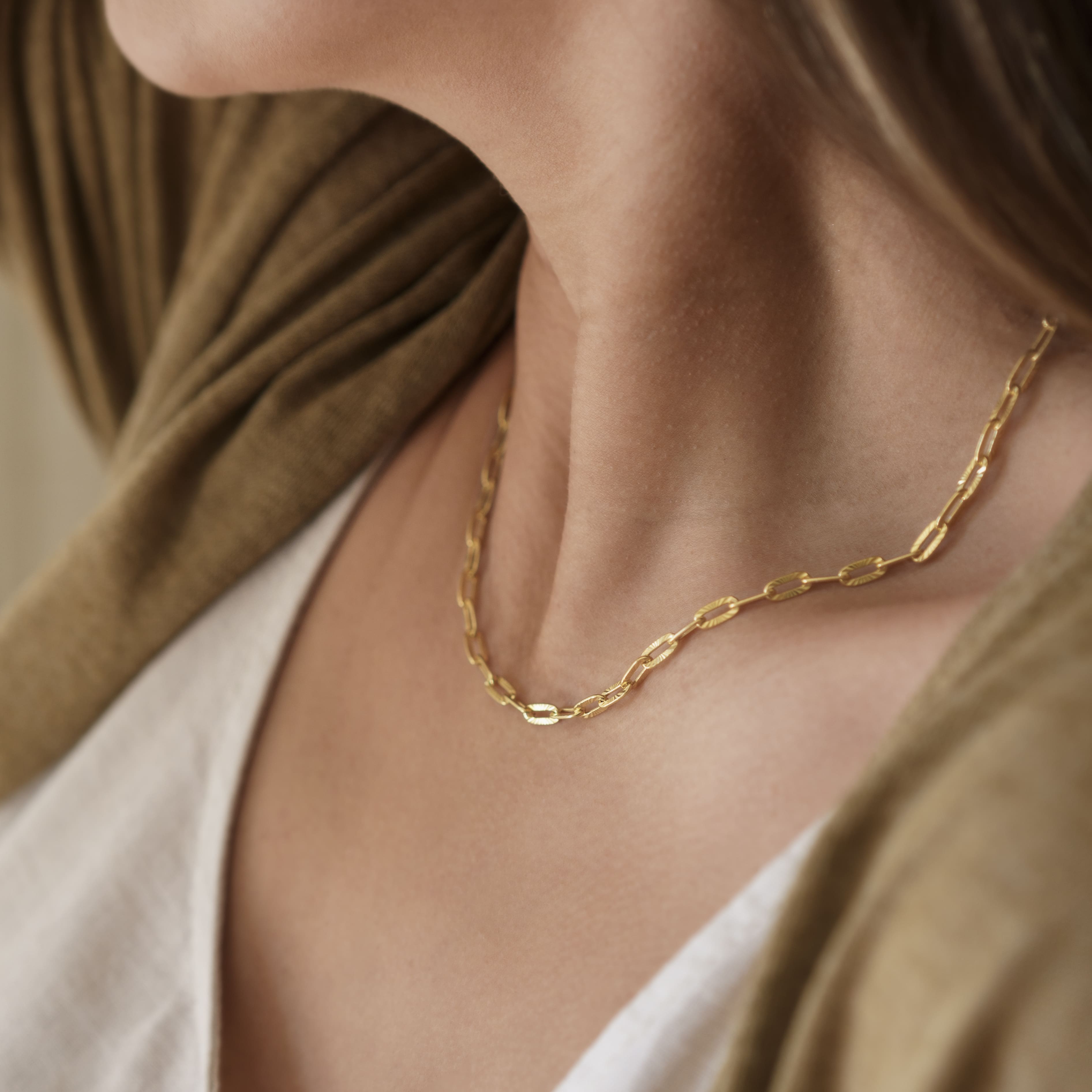 Ketting met zonmotief