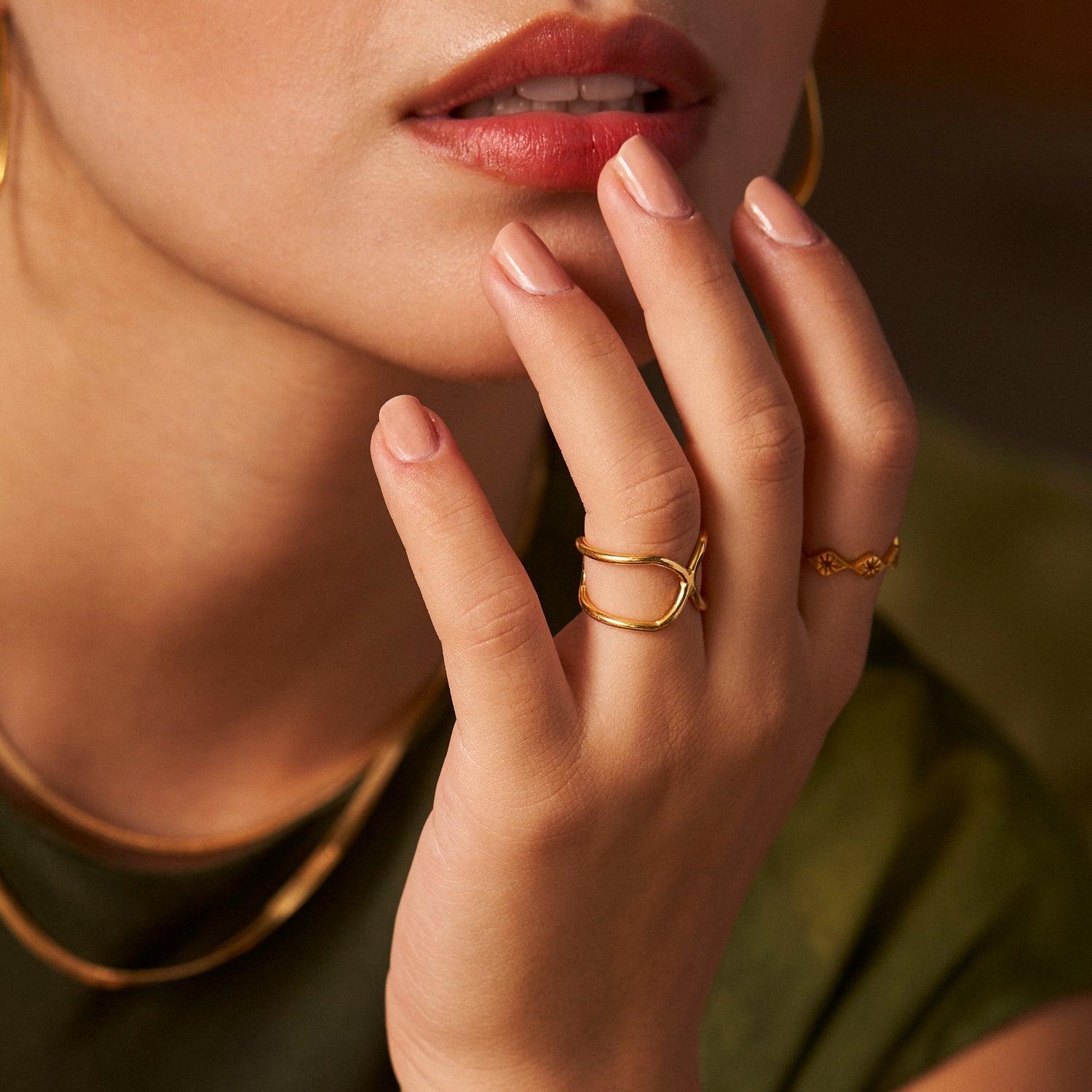 Ring met kruisend ontwerp