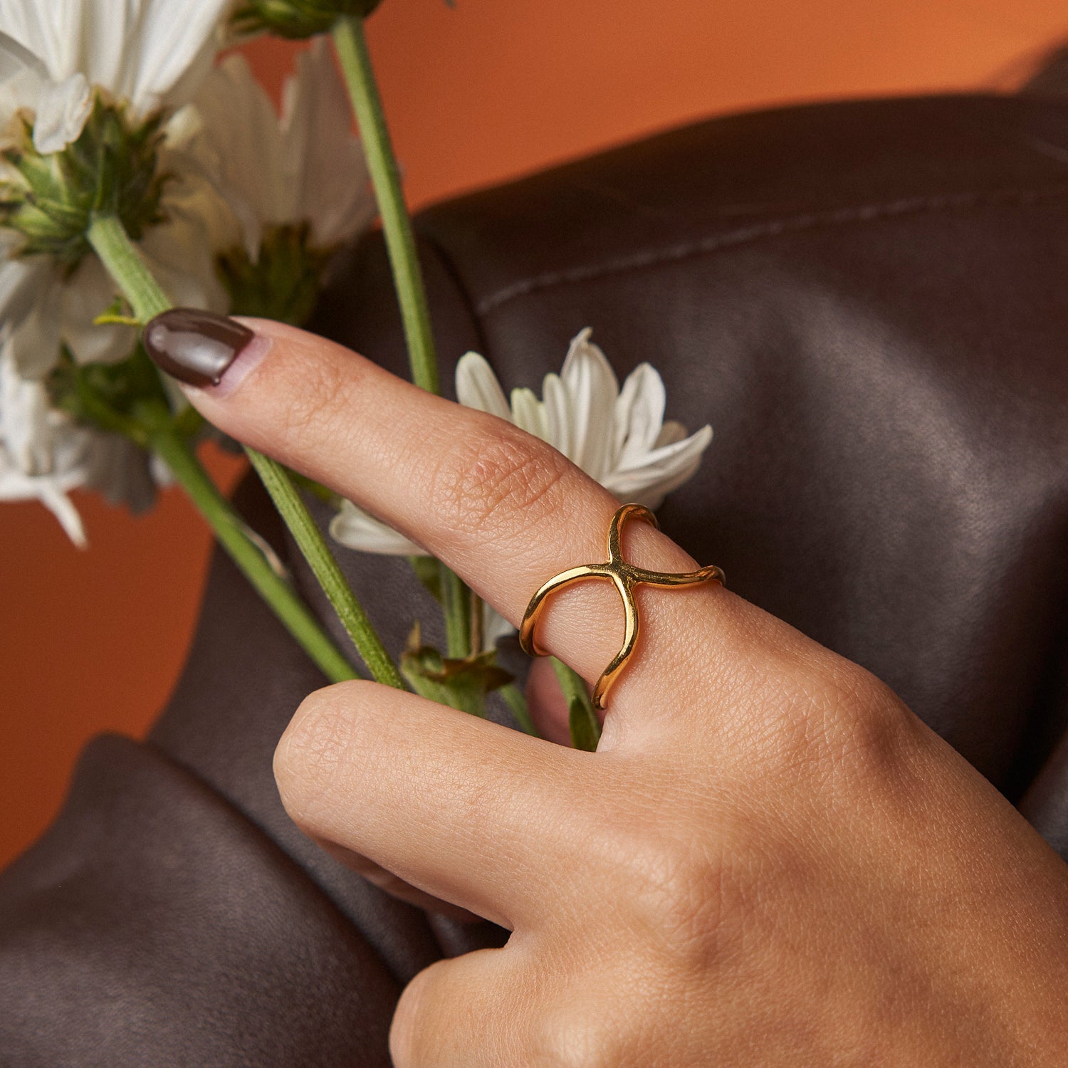 Ring met kruisend ontwerp