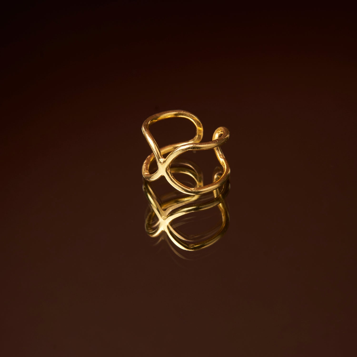 Ring met kruisend ontwerp