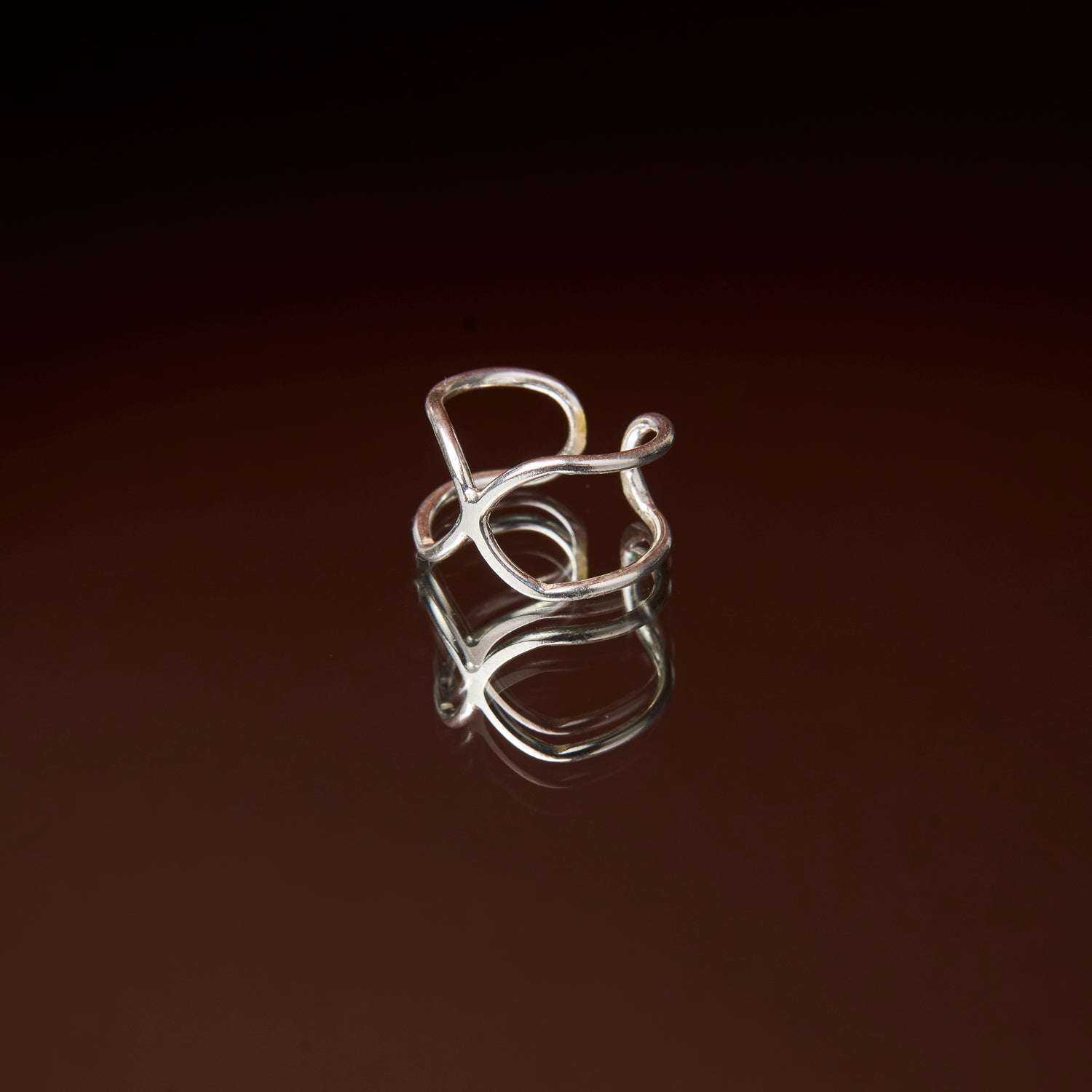 Ring met kruisend ontwerp