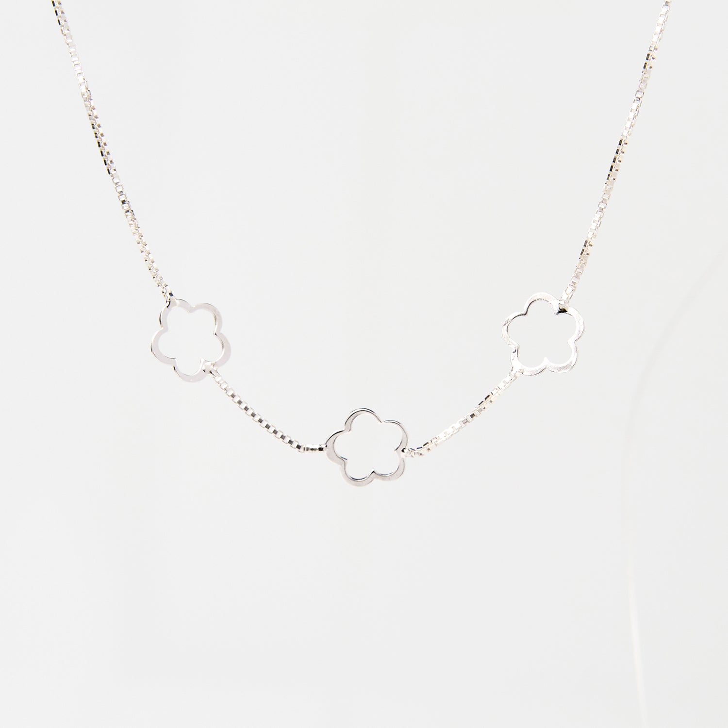 Ketting met drie bloemen