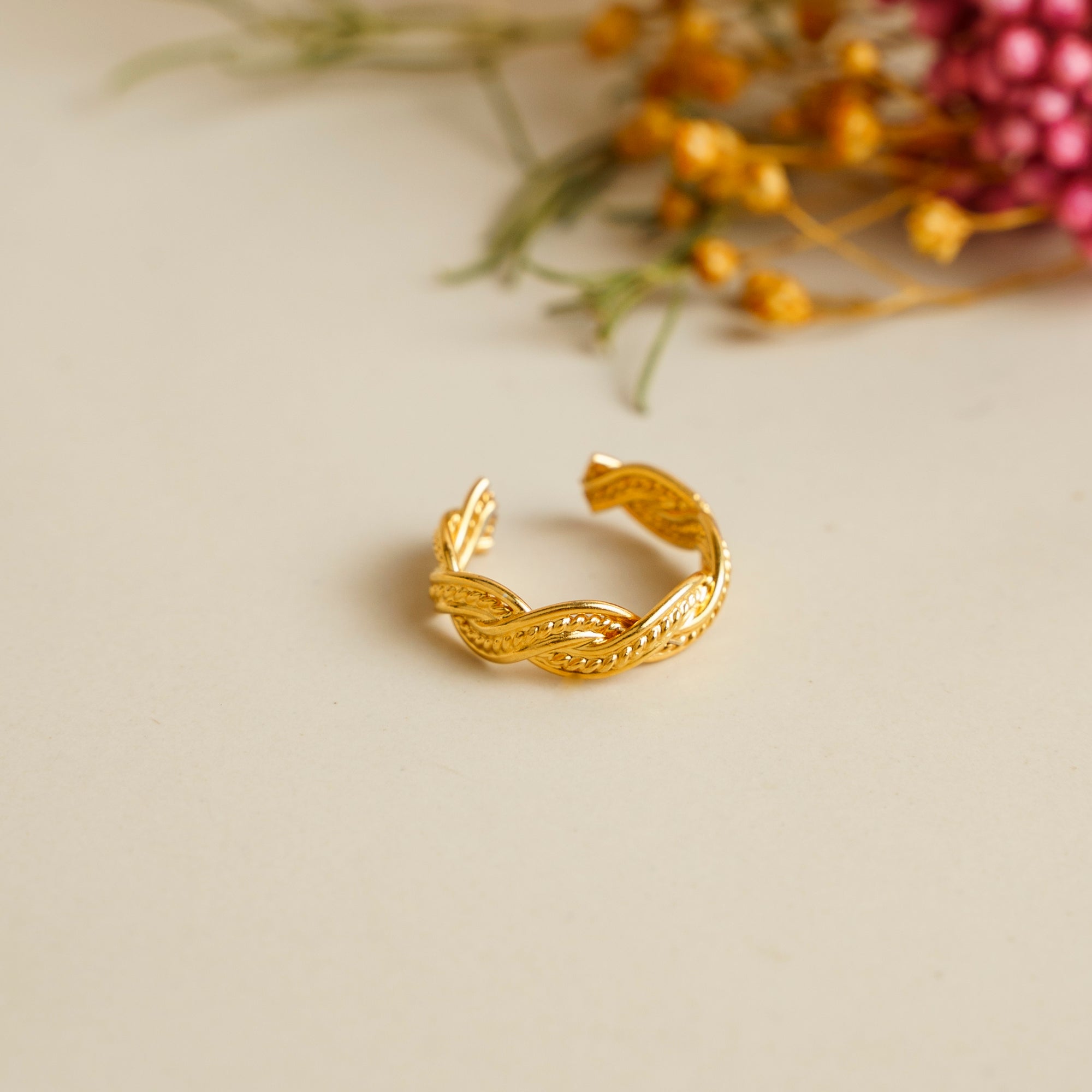 Goudkleurige gevlochten ring