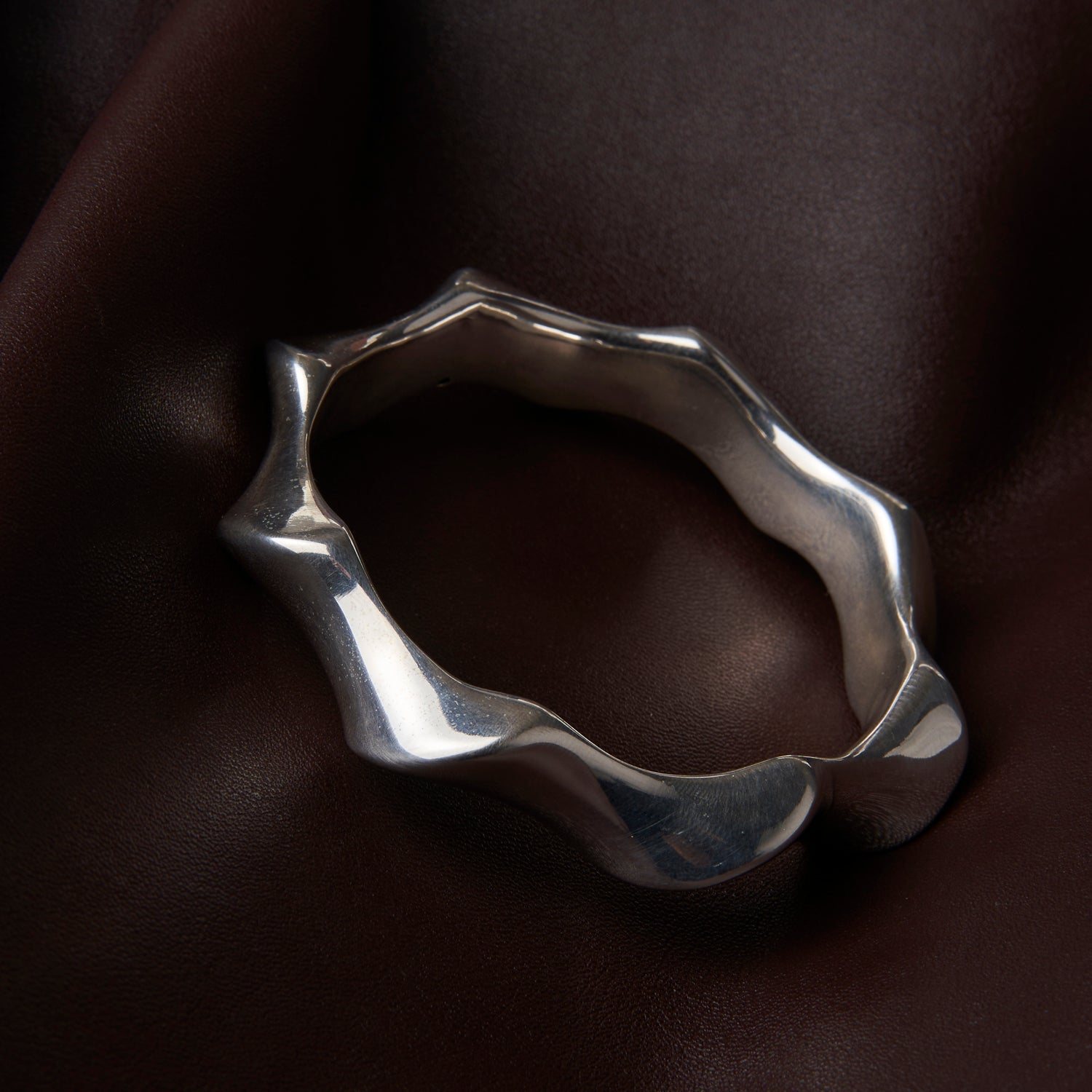 Armband in golvenvorm