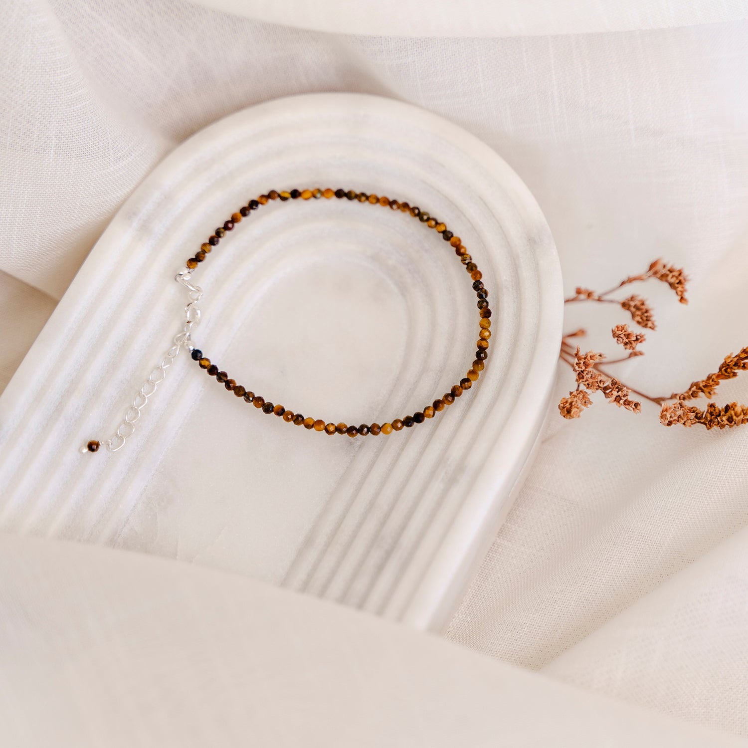 Armbanden met geslepen edelstenen