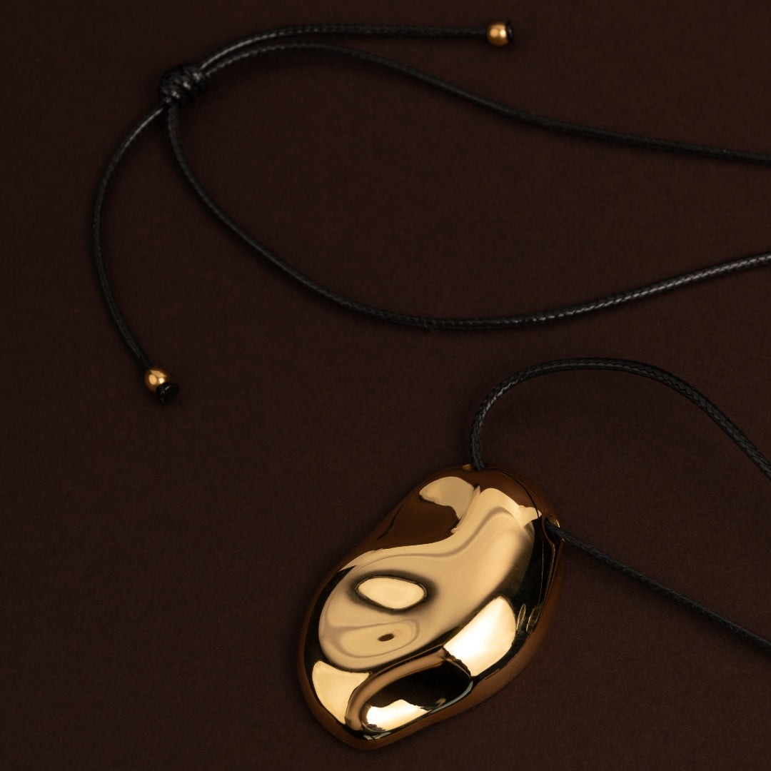 Ketting met sculpturale vorm