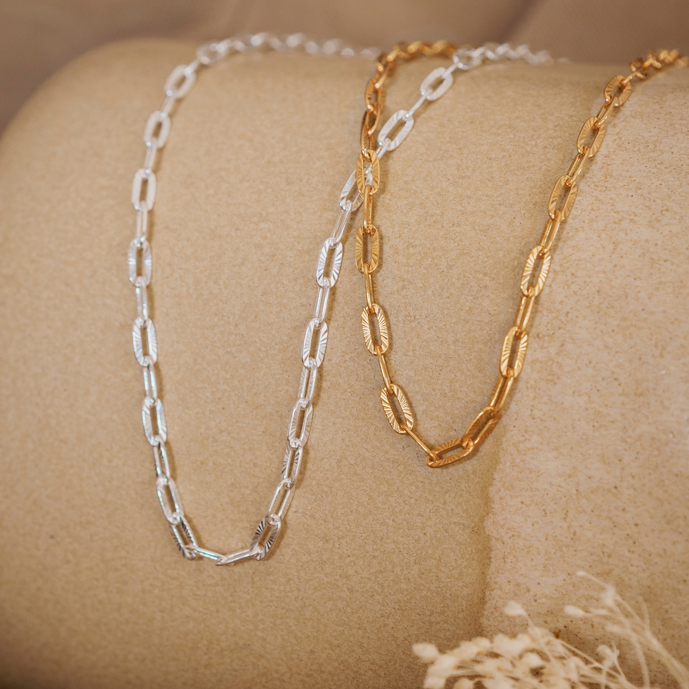 Ketting met zonmotief